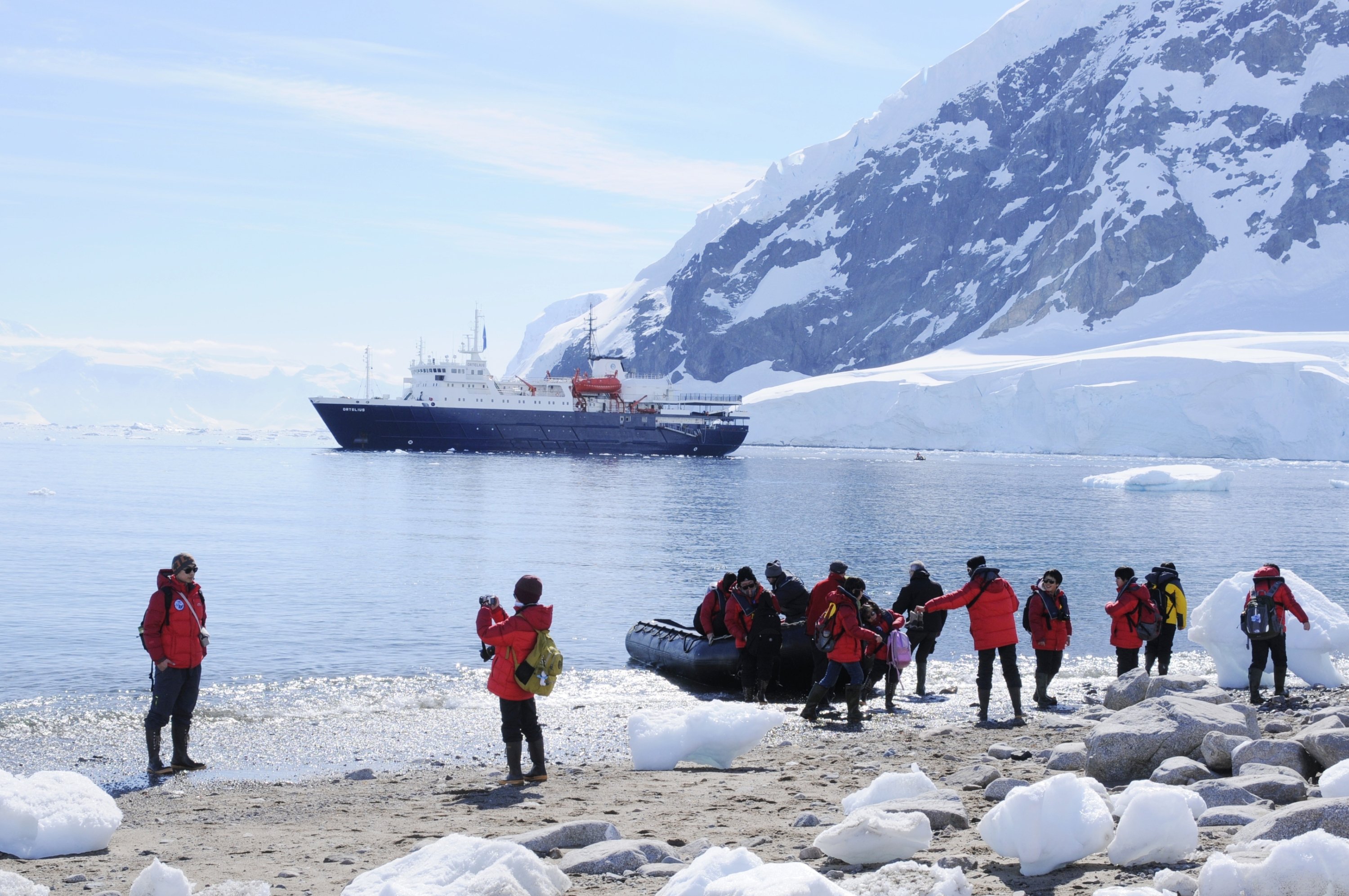 Oceanwide expeditions. Антарктида Экспедиция. Экспедиции в Антарктид. Антарктида туризм. Антарктическая Экспедиция.